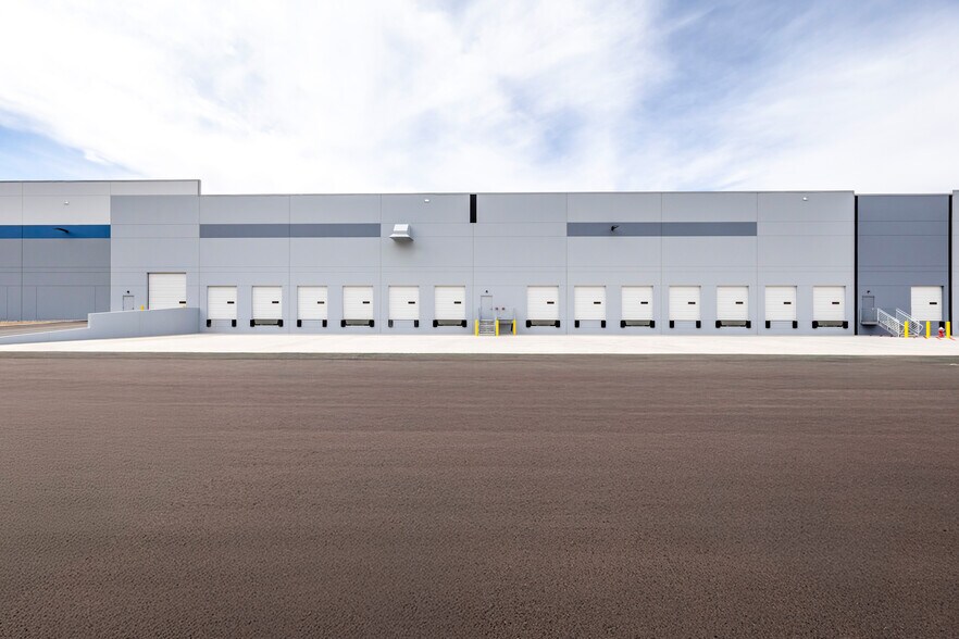 1050 Waltham Way, Sparks, NV à louer - Photo de l’immeuble – Image 3 sur 14
