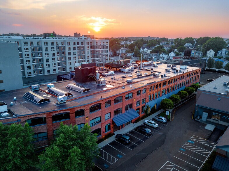 56 Roland St, Charlestown, MA à louer - Photo de l’immeuble – Image 3 sur 11