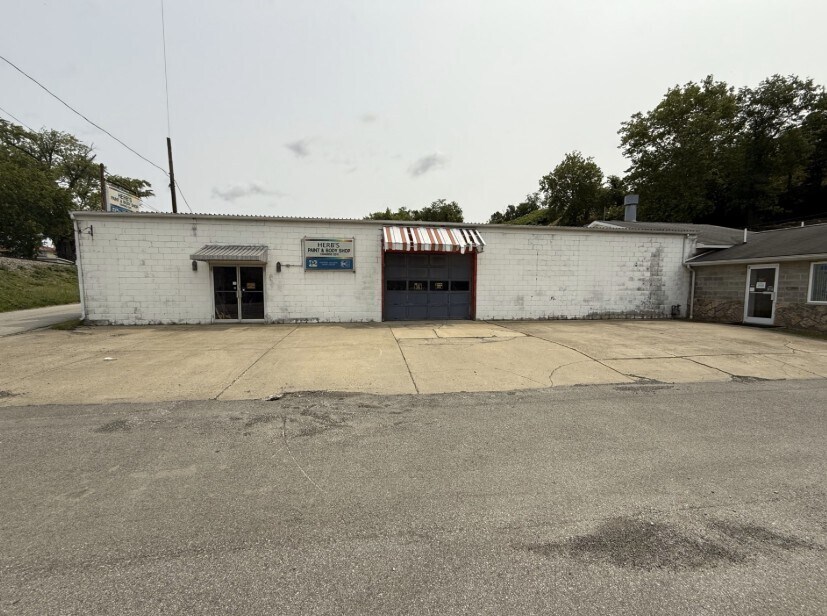 403 Charles St, Sistersville, WV à vendre Photo de l’immeuble– Image 1 sur 8