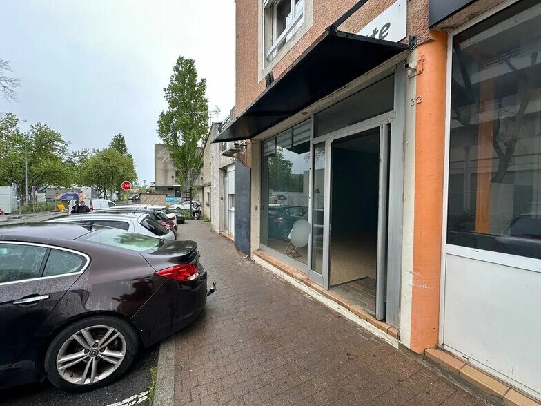 Local commercial dans Istres à louer - Photo de l’immeuble – Image 3 sur 9