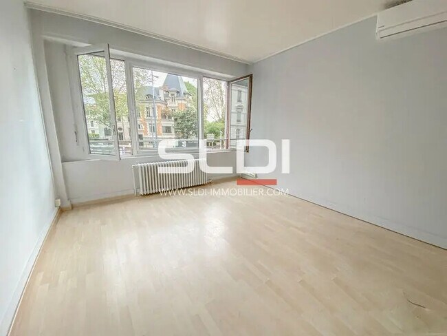 Plus de détails pour Bureau à louer