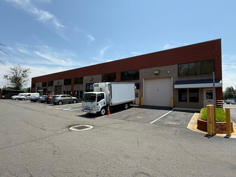 8424-8430 Lee Hwy, Fairfax, VA à louer - Photo de l’immeuble – Image 2 sur 2