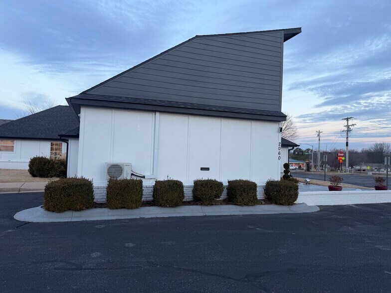 2060 Orchard St, Springdale, AR à louer - Photo de l’immeuble – Image 3 sur 5