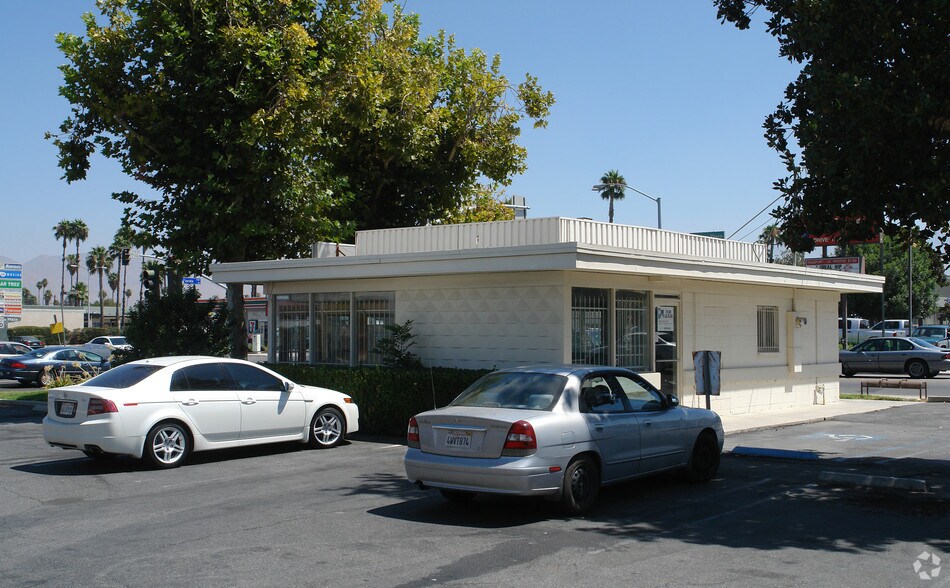1291 E Florida Ave, Hemet, CA à vendre - Photo de l’immeuble – Image 2 sur 3