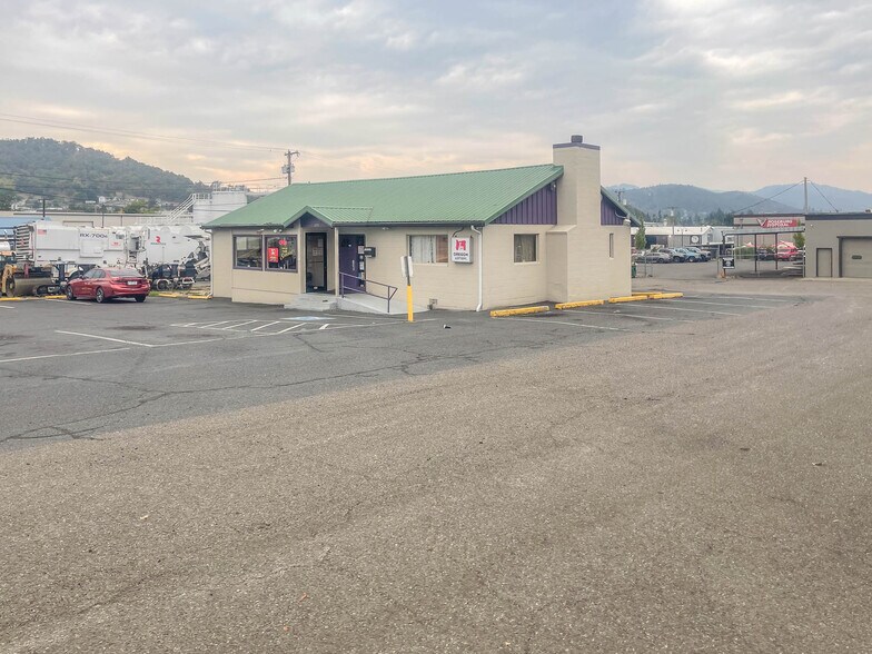 177 NW Garden Valley Blvd, Roseburg, OR à vendre - Photo de l’immeuble – Image 2 sur 19