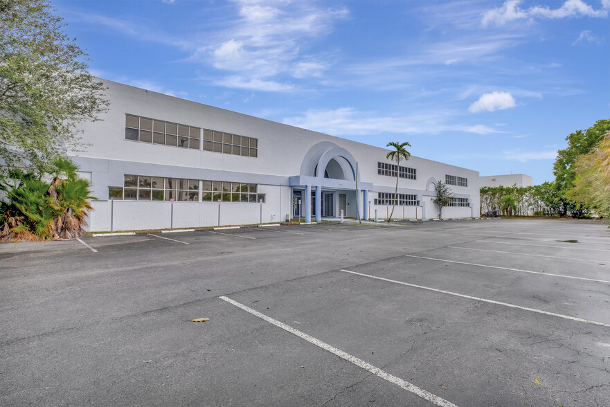 1290 SW 30th Ave, Pompano Beach, FL à louer - Photo de l’immeuble – Image 3 sur 14