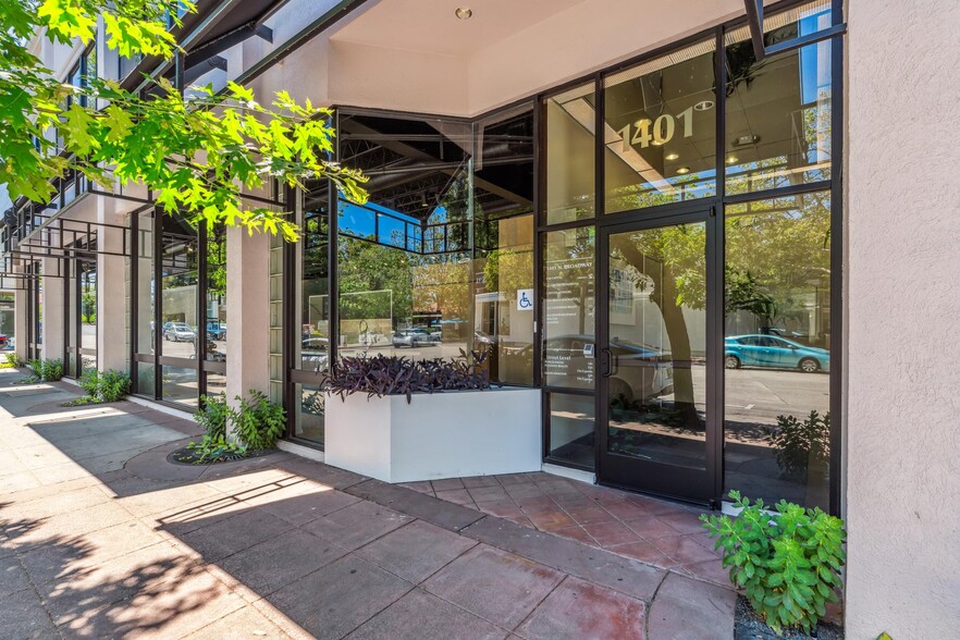 1401 N Broadway, Walnut Creek, CA à louer - Photo de l’immeuble – Image 2 sur 21