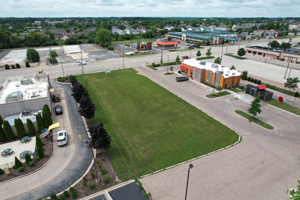 1127 W Lincoln Hwy, Dekalb, IL à louer Photo de l’immeuble– Image 1 sur 6