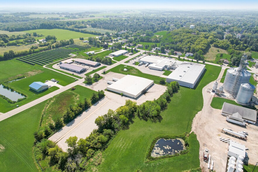 761 N Parkway St, Jefferson, WI à vendre - Photo de l’immeuble – Image 2 sur 8