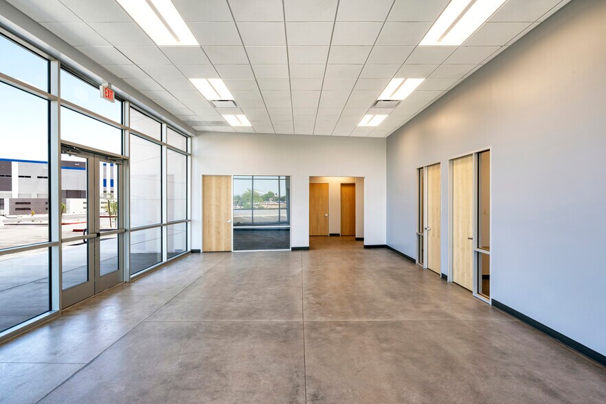 7935 W Mission Ln, Peoria, AZ à louer - Photo de l’immeuble – Image 3 sur 3