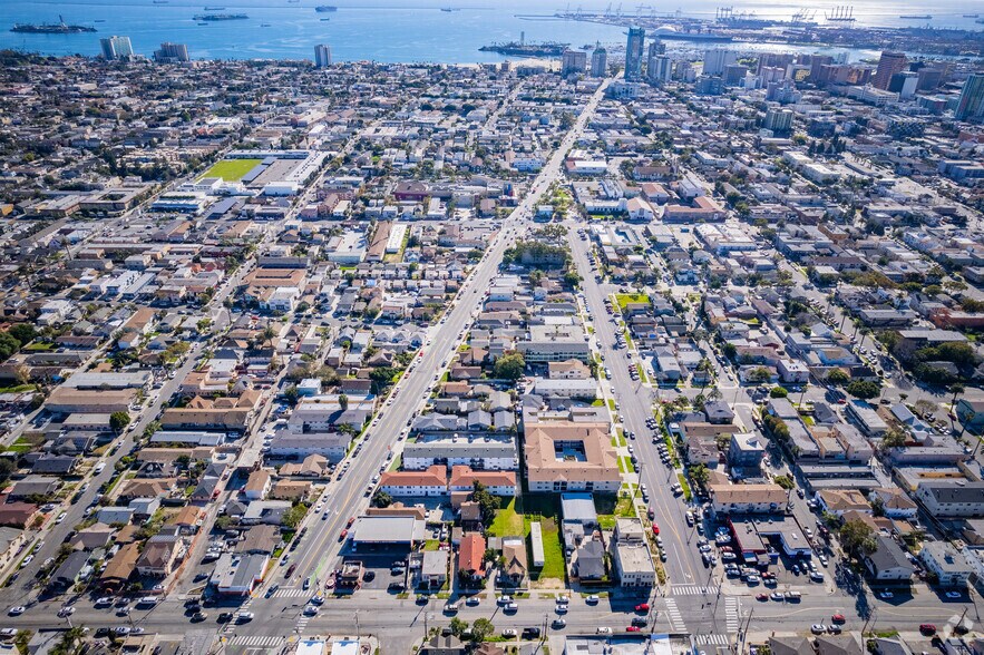 Long Beach Portfolio portefeuille de 3 biens à vendre sur LoopNet.fr - Photo principale – Image 3 sur 30