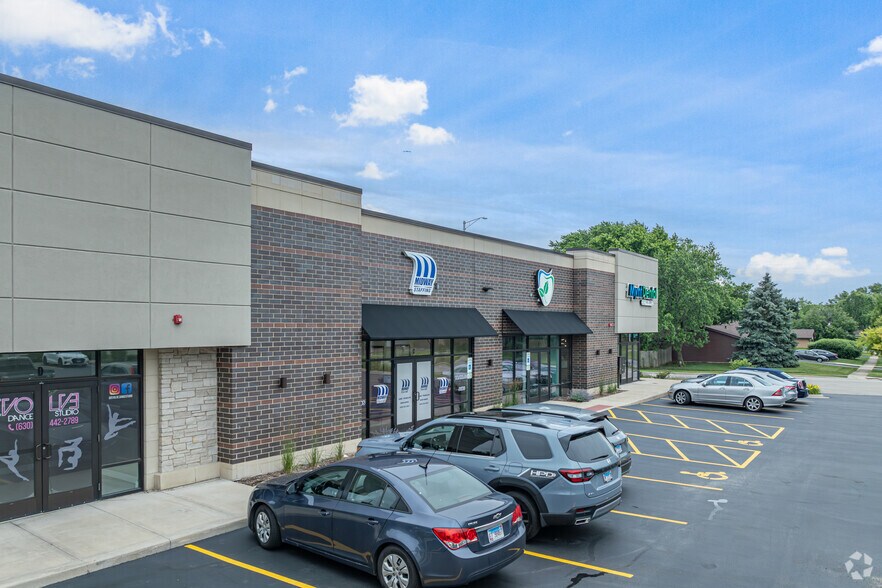 231 N Bolingbrook Dr, Bolingbrook, IL à louer - Photo de l’immeuble – Image 2 sur 6