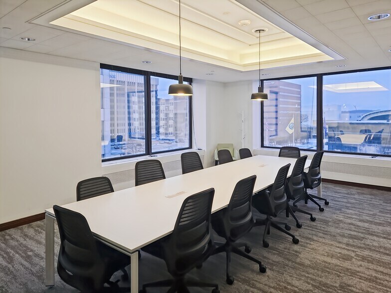 300 Ottawa Ave NW, Grand Rapids, MI à louer - Photo de l’immeuble – Image 1 sur 16