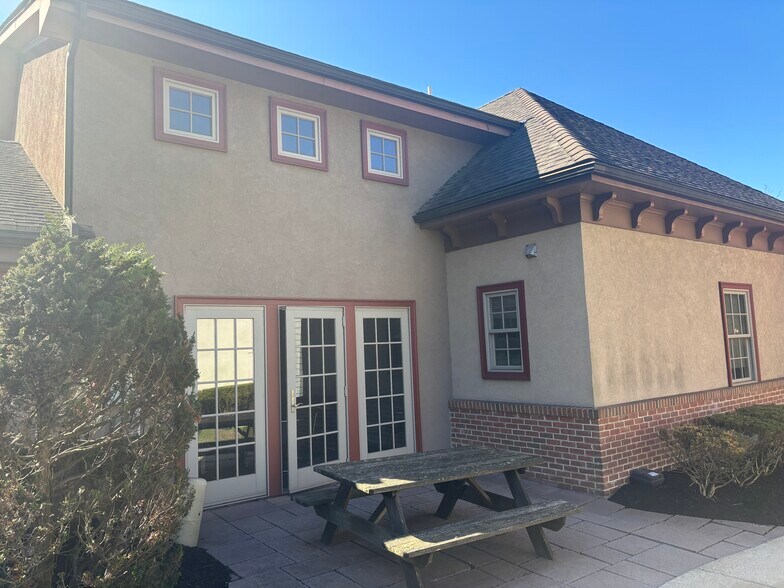 11 Duane Rd, Doylestown, PA à vendre - Photo de l’immeuble – Image 3 sur 8