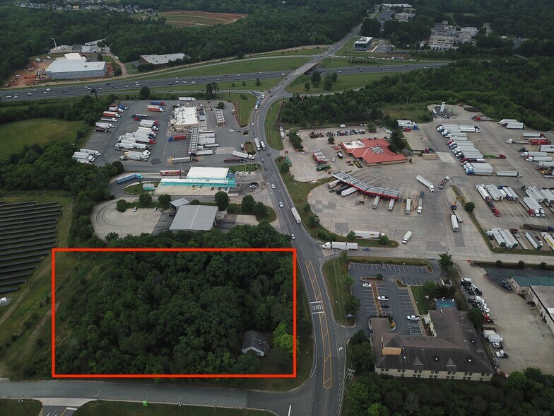 908 Jimmie Kerr Rd, Haw River, NC à vendre - Photo de l’immeuble – Image 2 sur 14