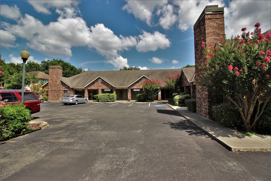 15102 Jones Maltsberger Rd, San Antonio, TX à louer - Photo de l’immeuble – Image 3 sur 9