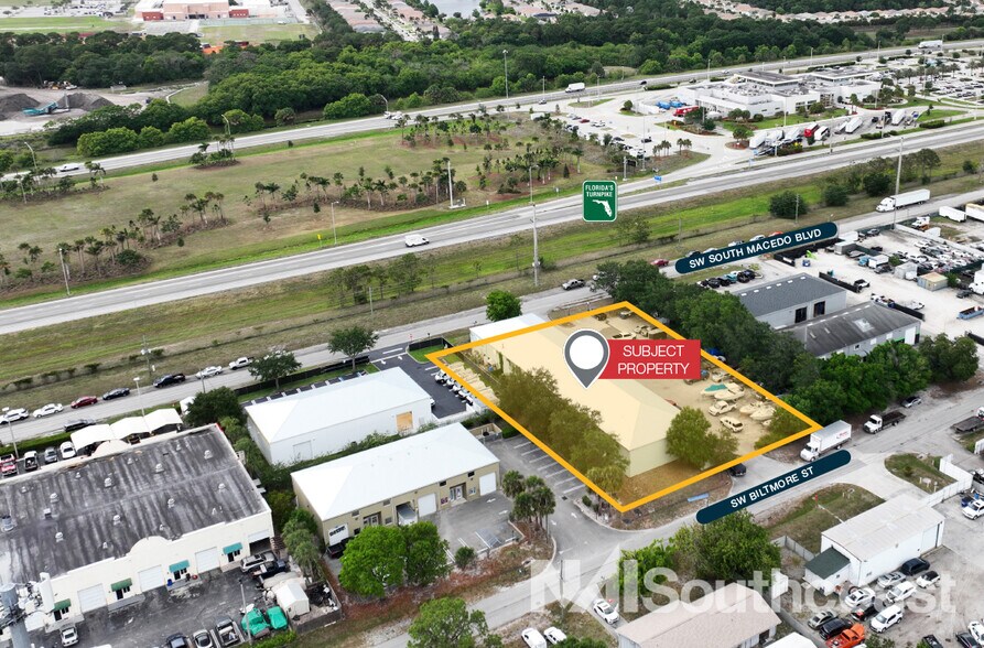 1337 SW South Macedo Blvd, Port Saint Lucie, FL à louer - Photo de l’immeuble – Image 3 sur 7