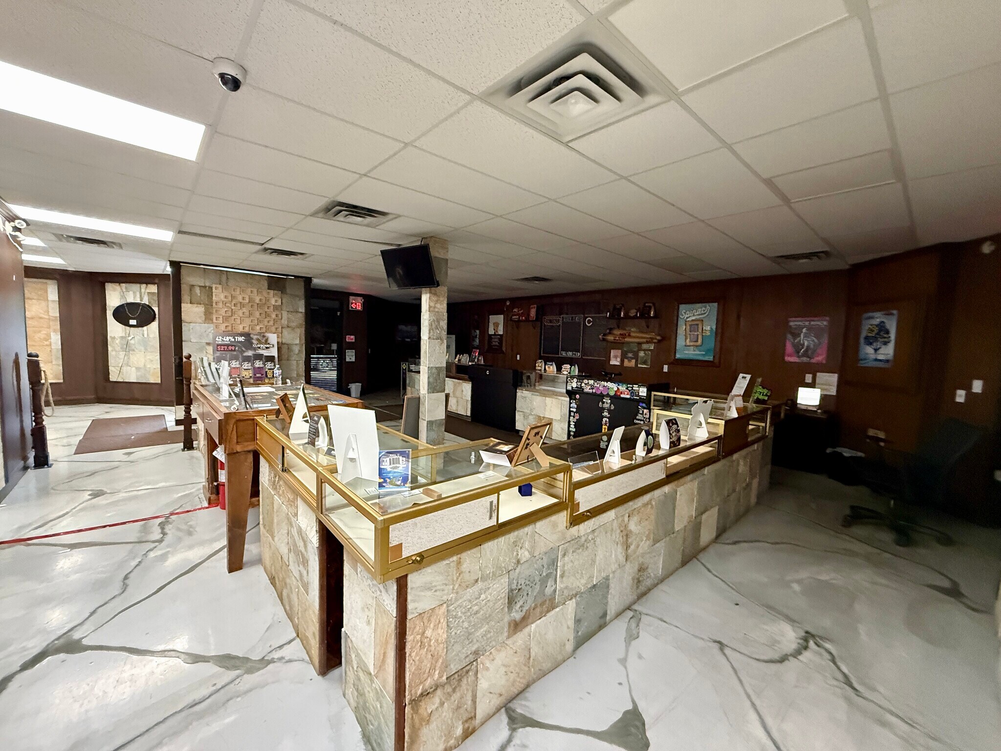 6918-6940 77th St NW, Edmonton, AB à louer Photo principale– Image 1 sur 3