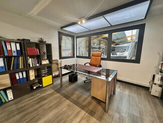 Plus de détails pour Local d'activités à louer