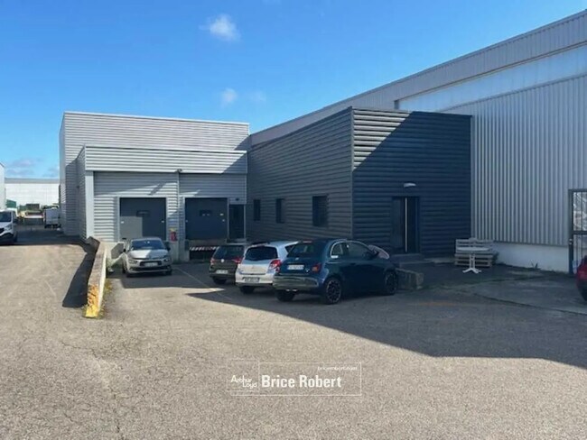 Plus de détails pour Local d'activités à louer