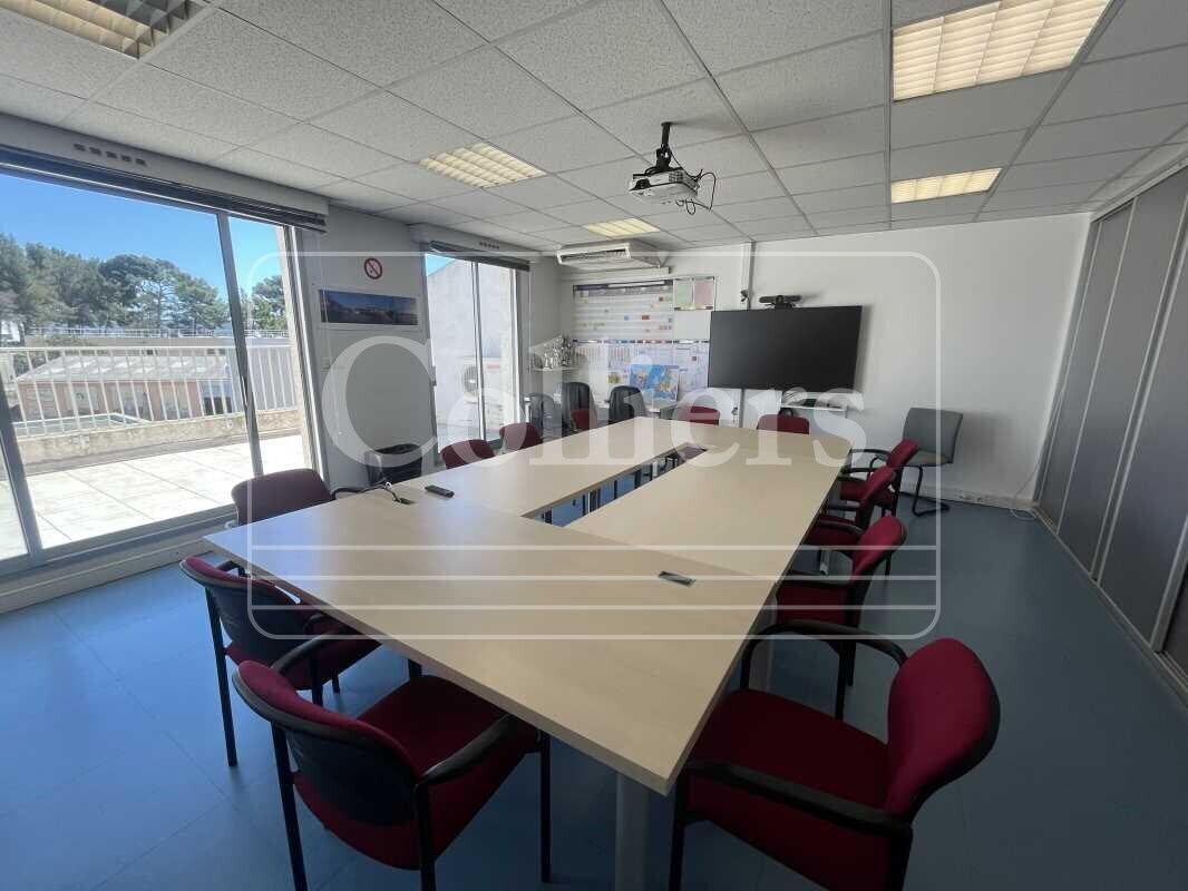 Bureau dans La Ciotat à louer Photo de l’immeuble– Image 1 sur 5
