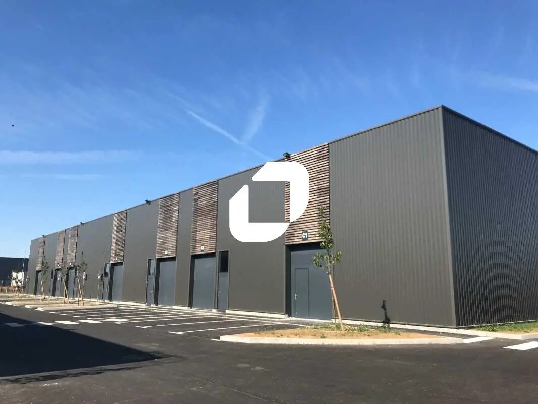 Local d’activités dans Saint-Fargeau-Ponthierry à louer Photo de l’immeuble– Image 1 sur 11