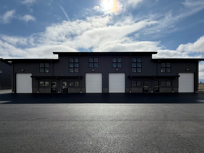 2016 Commerce, Medford, OR à louer - Photo de l’immeuble – Image 3 sur 11