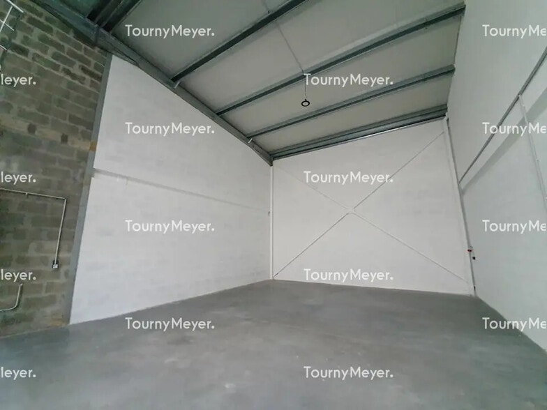 Local d’activités dans Yvrac à louer - Photo de l’immeuble – Image 3 sur 8