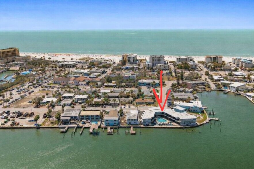 621 Bay Esplanade, Clearwater, FL à vendre - Photo de l’immeuble – Image 2 sur 27