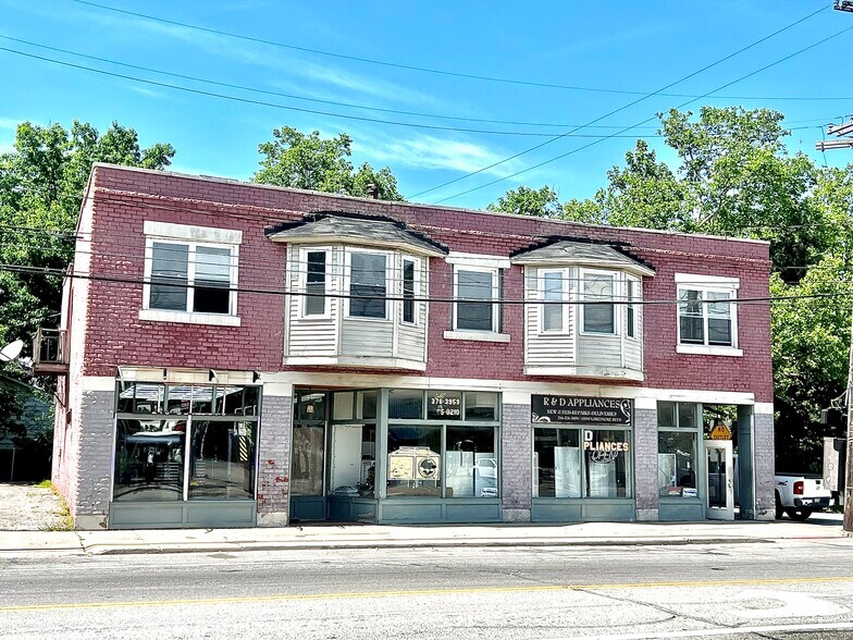 15557 Lake Shore Blvd, Cleveland, OH à vendre - Photo de l’immeuble – Image 1 sur 9