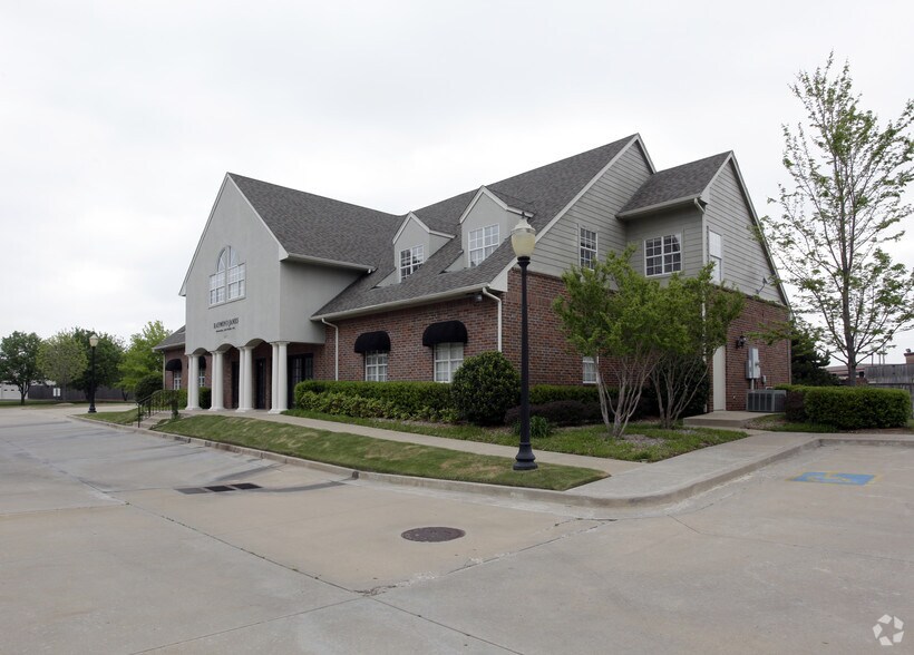1375 E 71st St, Tulsa, OK à vendre - Photo de l’immeuble – Image 1 sur 2