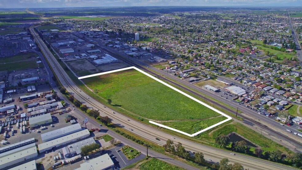 16 Railroad Ave, Atwater, CA à vendre - Vidéo sur l’annonce professionnelle – Image 2 sur 13