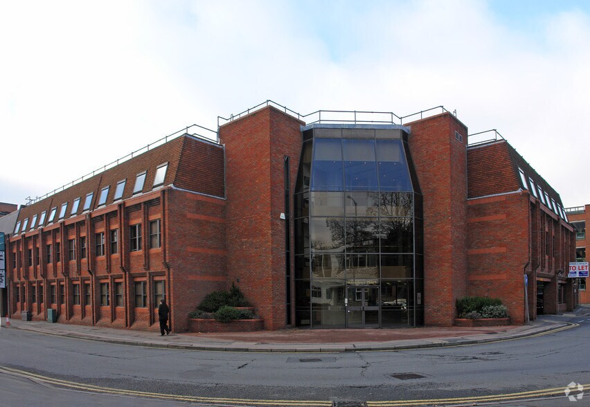 Bancroft Rd, Reigate à louer - Photo de l’immeuble – Image 1 sur 8