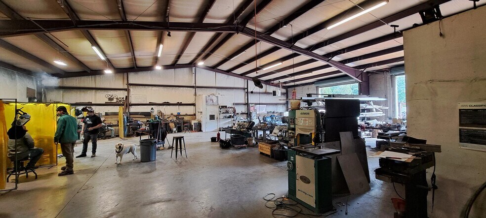 92 & 102 Industrial Way, Troy, VA à louer - Photo intérieure – Image 3 sur 7