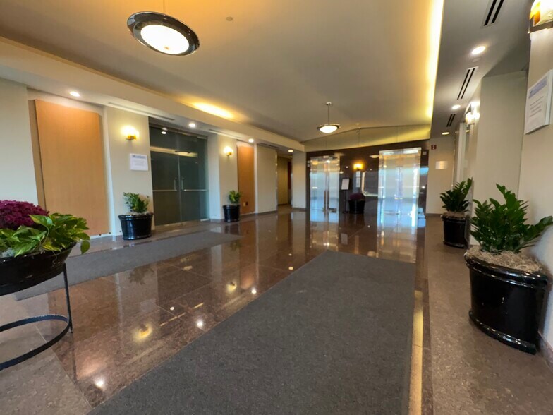 4031 University Dr, Fairfax, VA à louer - Hall d’entrée – Image 2 sur 5