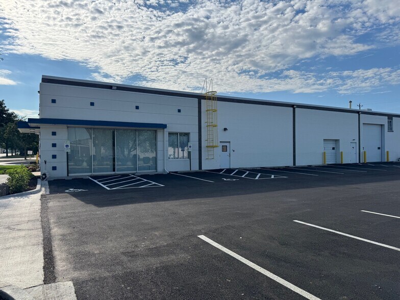 1090 Pratt Blvd, Elk Grove Village, IL à louer - Photo de l’immeuble – Image 2 sur 5