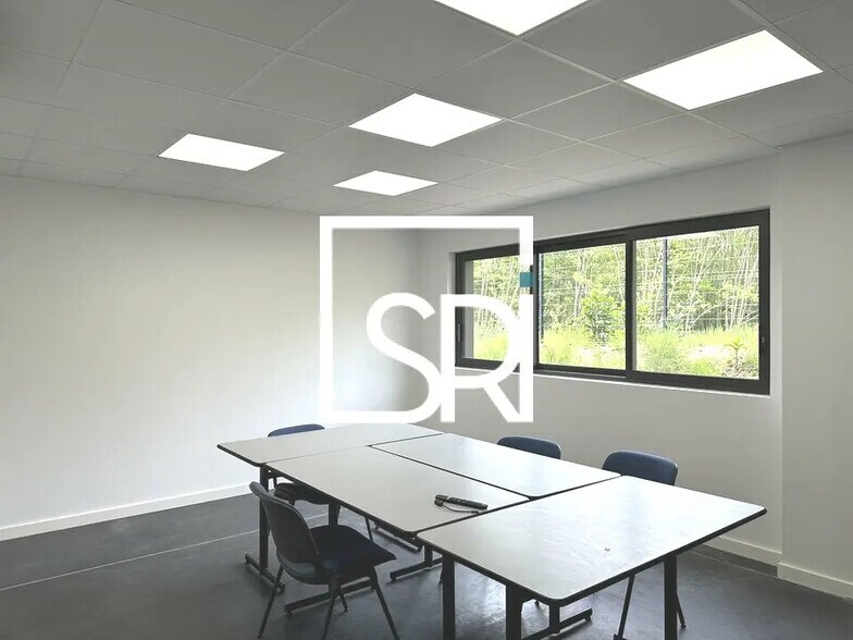 Industriel/Logistique dans Lezoux à vendre - Photo intérieure – Image 1 sur 10