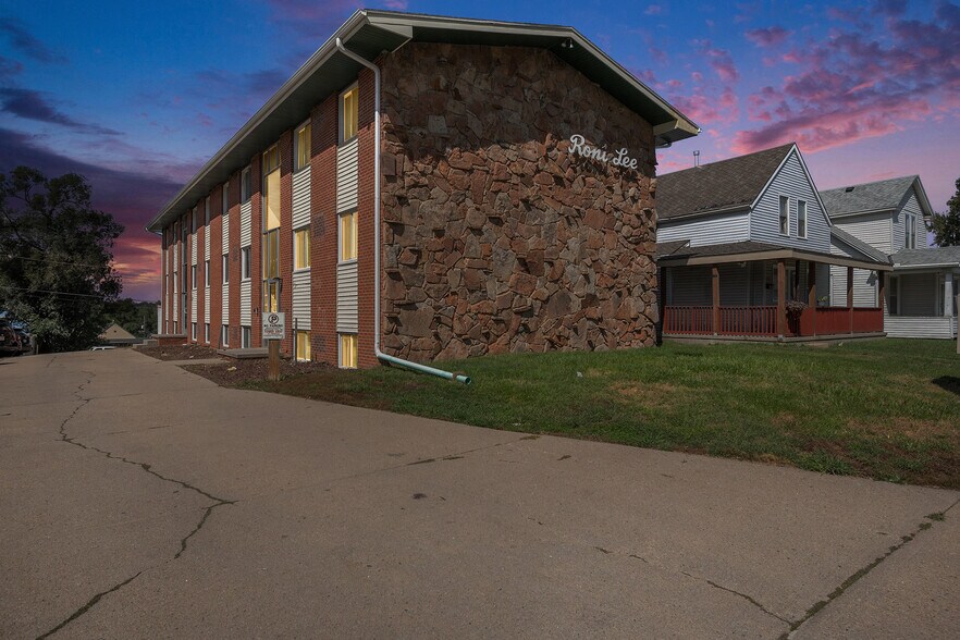 4422 S 25th St, Omaha, NE à vendre - Photo de l’immeuble – Image 2 sur 26