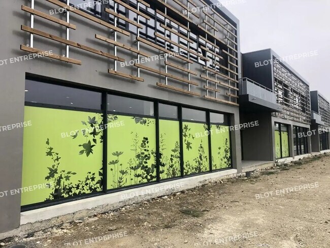 Plus de détails pour 12 Allée Du Bois Noir, Landerneau - Local commercial à louer