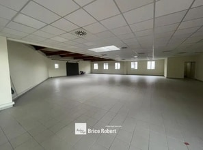 Local d’activités dans Décines-Charpieu à louer Photo intérieure– Image 1 sur 5