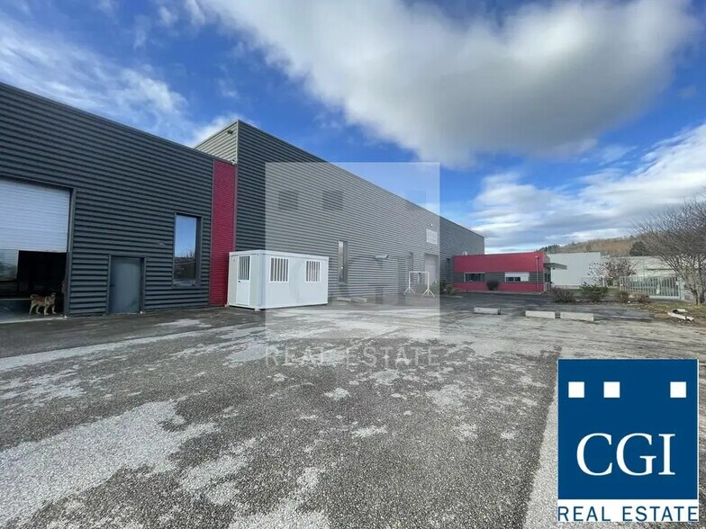 Local d’activités dans Le Grand-Lemps à louer - Photo de l’immeuble – Image 2 sur 6