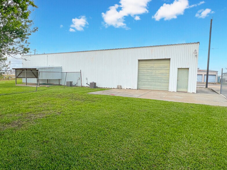 1025 Brockman St, Clute, TX à vendre - Photo de l’immeuble – Image 2 sur 19
