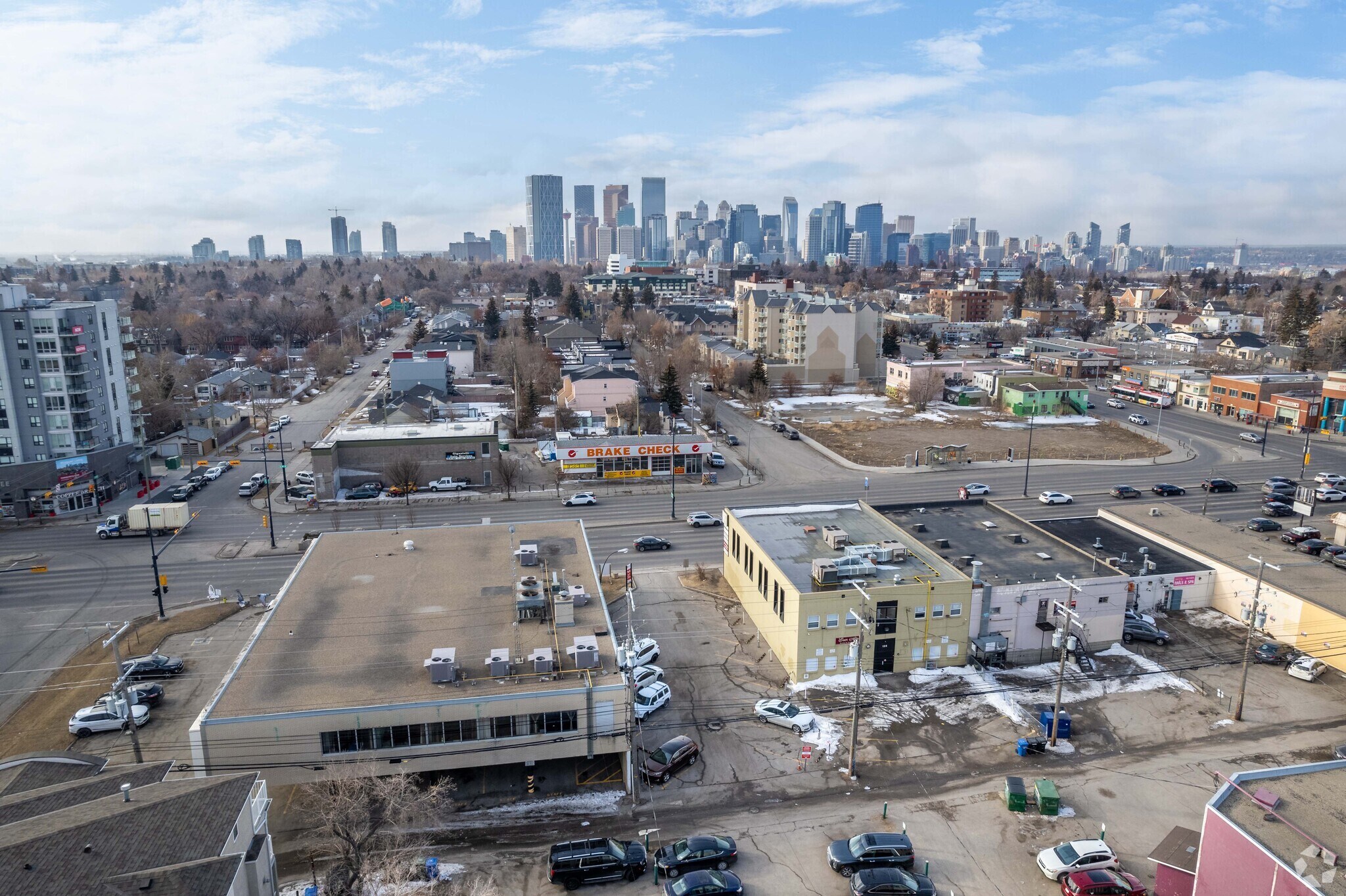 128 16 Ave NE, Calgary, AB à vendre Photo principale– Image 1 sur 7