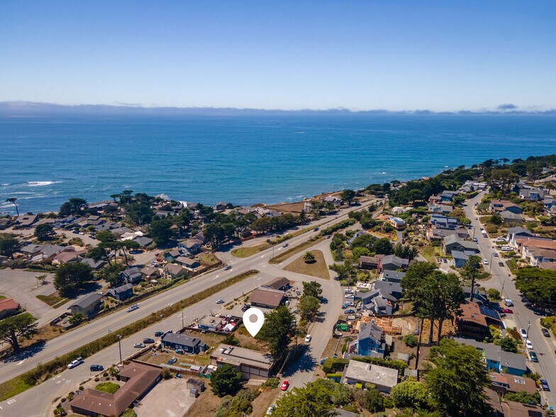 720 Etheldore Street, Moss Beach, CA à vendre - Photo intérieure – Image 2 sur 5