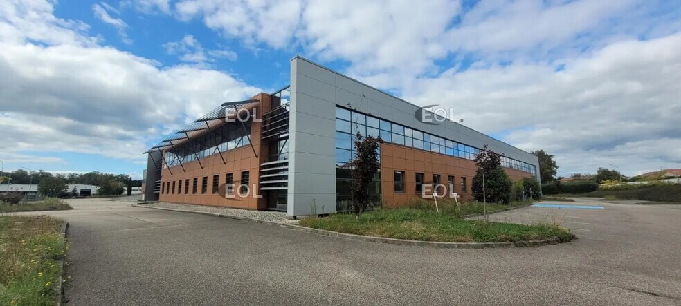 Industriel/Logistique dans Miribel à louer - Photo de l’immeuble – Image 2 sur 8
