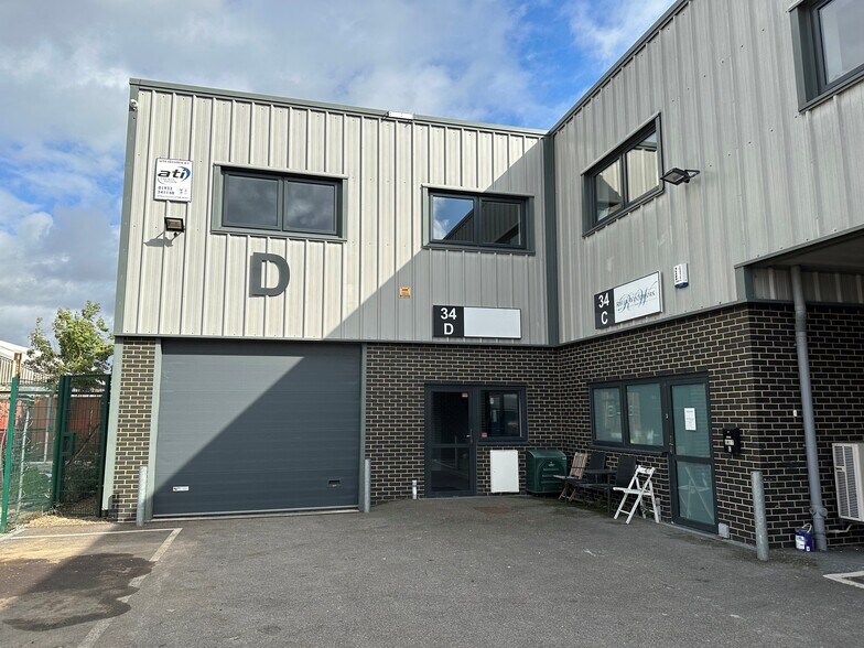 Central Ave, West Molesey à louer - Photo de l’immeuble – Image 2 sur 6