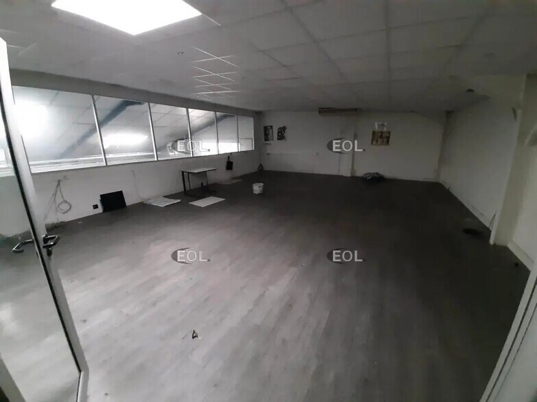 Local d'activités dans Maisons-Alfort à vendre - Photo de l’immeuble – Image 3 sur 11