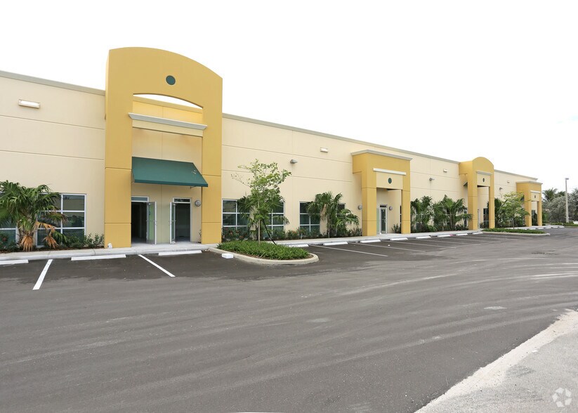 10424 W State Road 84, Davie, FL à louer - Photo de l’immeuble – Image 3 sur 11