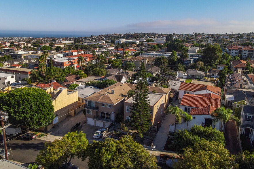 1129-1135 W 10th St, San Pedro, CA à vendre - Photo de l’immeuble – Image 3 sur 9