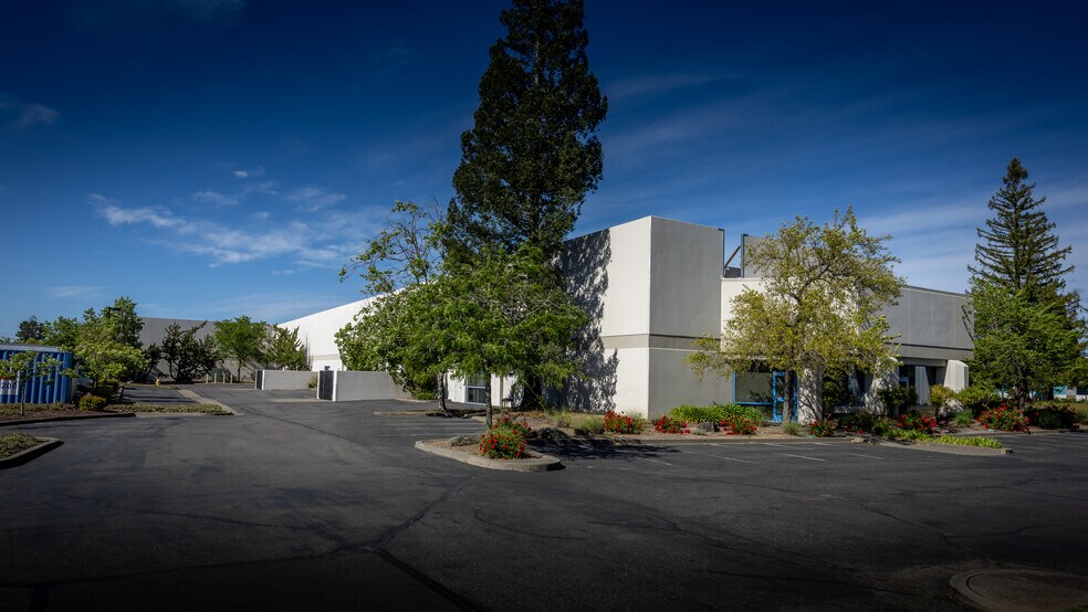 3601-3645 Westwind Blvd, Santa Rosa, CA à louer - Photo de l’immeuble – Image 2 sur 15